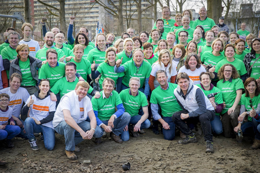 Edese ondernemers, samen met Koning Willem-Alexander en Koningin Máxima, tijdens NLdoet in Ede